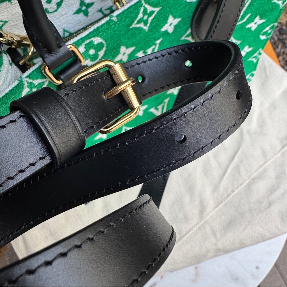 Louis Vuitton Monogram Velvet OnTheGo PM - Picture 7 of 16